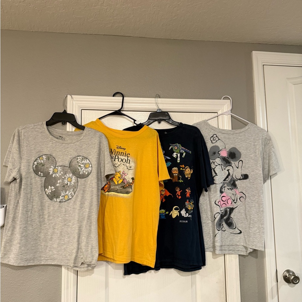 Disney Graphic T-Shirts Set Women’s Large lot of 4